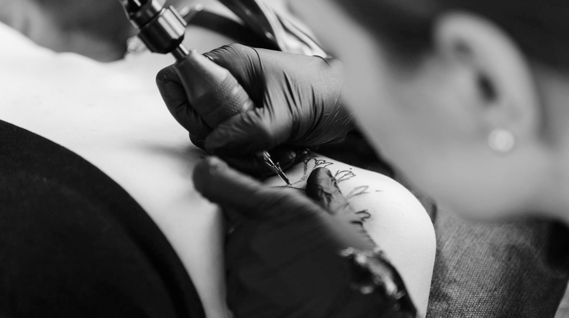 BLVCK ART TATTOO Hero Tatouage